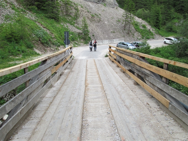 Sul ponticello per andar dal Micheluzzi a Campitello.